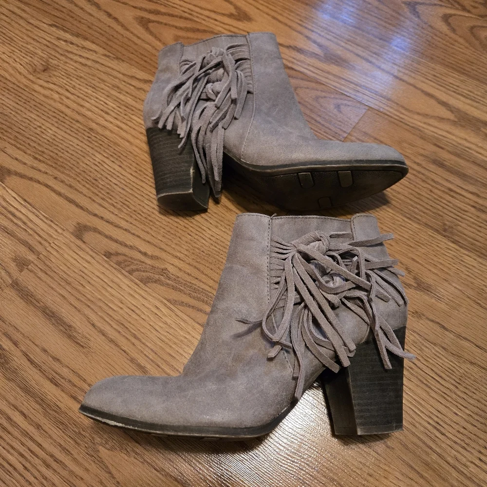 Faded Glory Clover Ankle Boots Gray Heels Faux Suede Fringe Tassels Western 7